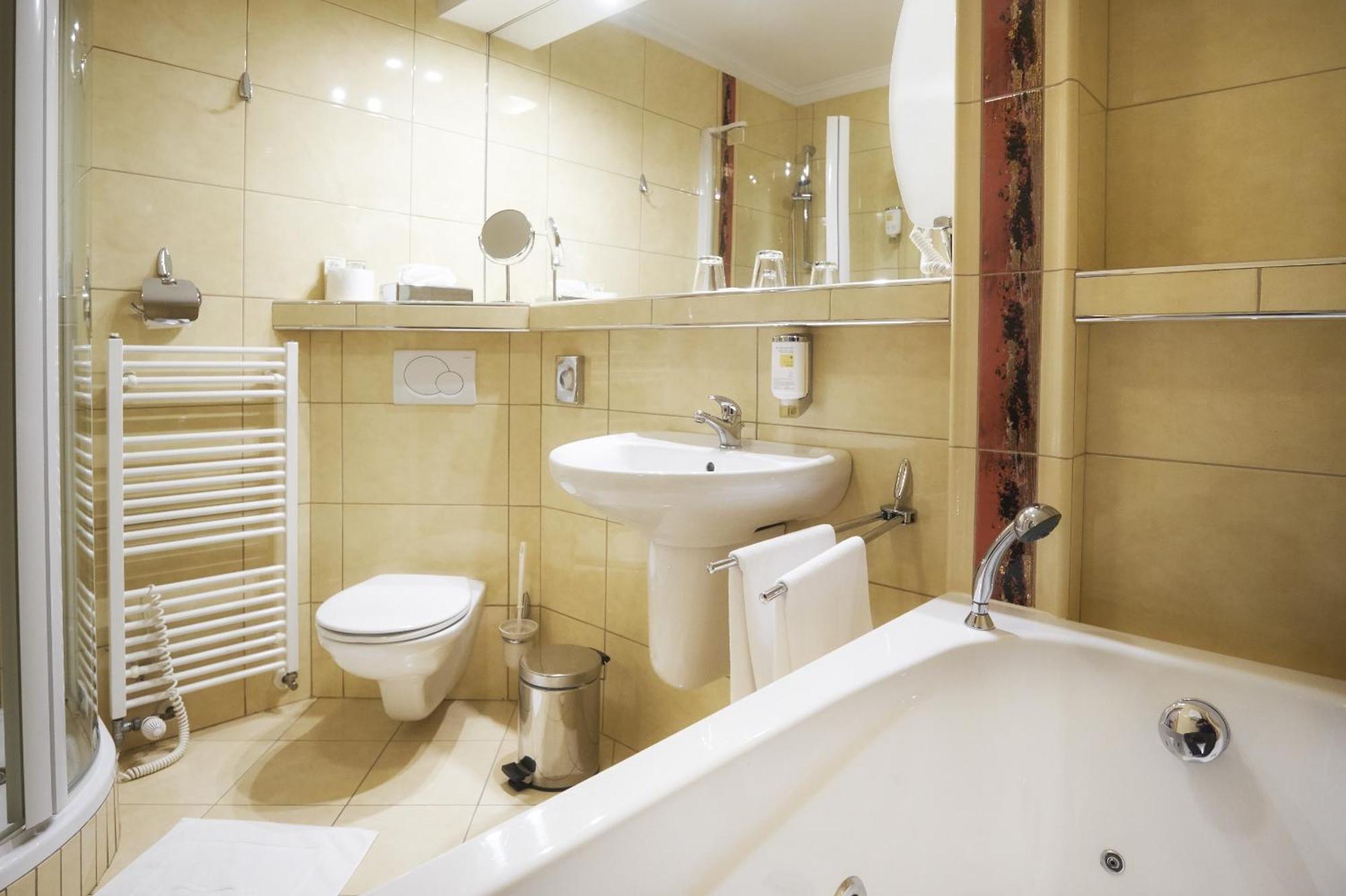 Hotel Eroplan Roznov pod Radhostem Ngoại thất bức ảnh
