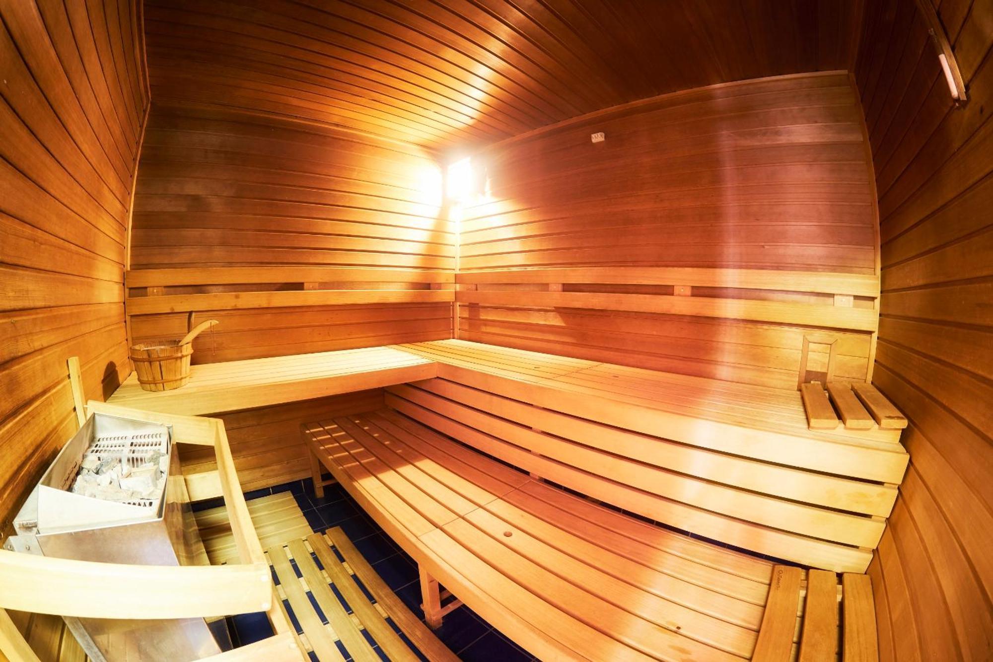 Hotel Eroplan Roznov pod Radhostem Ngoại thất bức ảnh