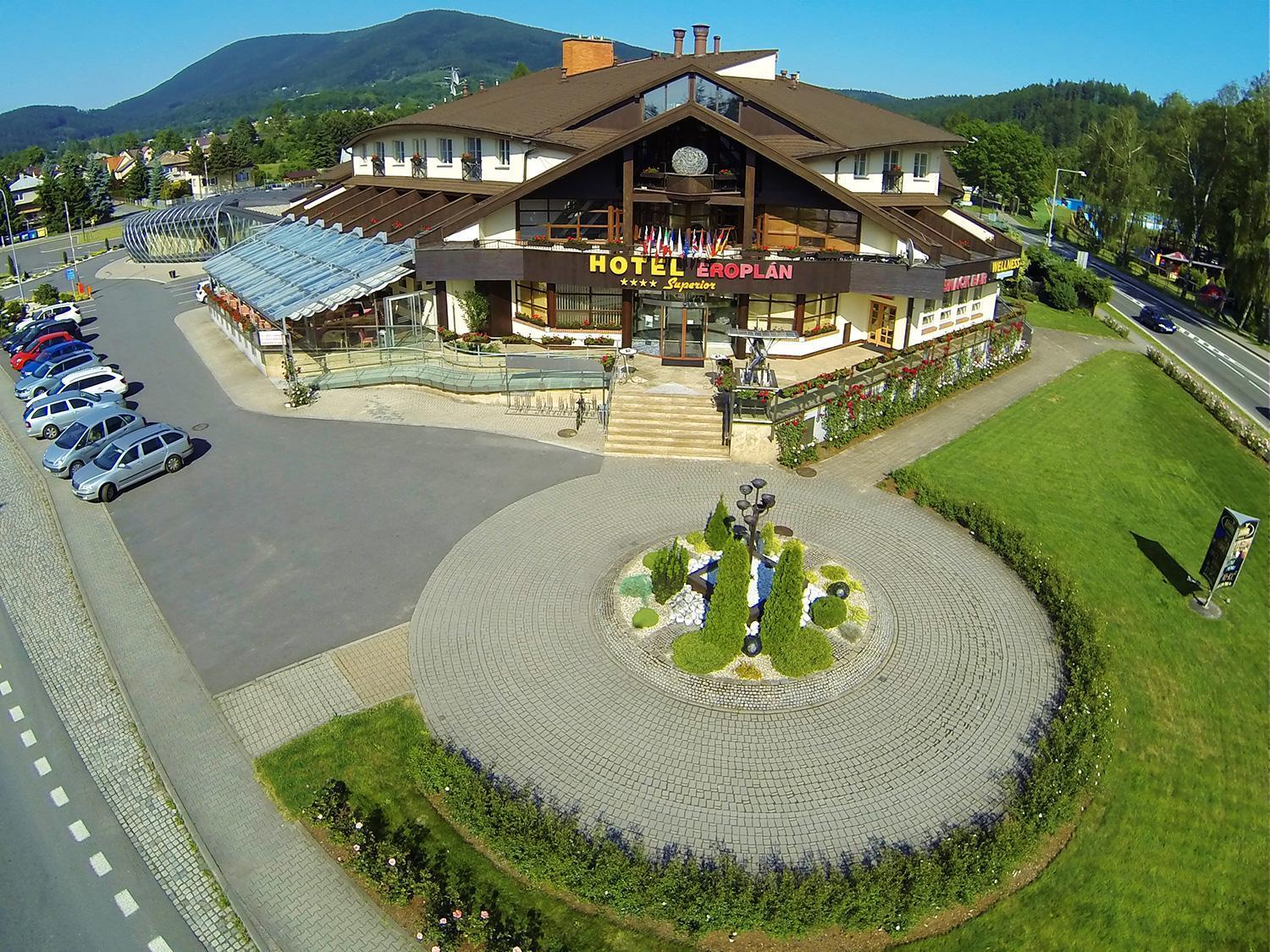 Hotel Eroplan Roznov pod Radhostem Ngoại thất bức ảnh