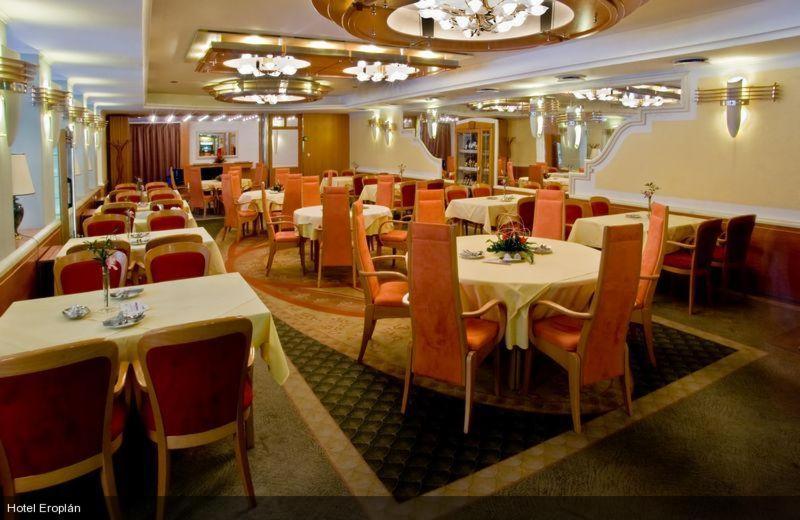 Hotel Eroplan Roznov pod Radhostem Ngoại thất bức ảnh