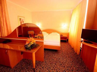 Hotel Eroplan Roznov pod Radhostem Ngoại thất bức ảnh