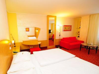 Hotel Eroplan Roznov pod Radhostem Ngoại thất bức ảnh