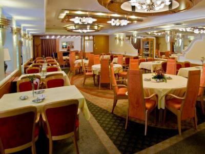 Hotel Eroplan Roznov pod Radhostem Ngoại thất bức ảnh
